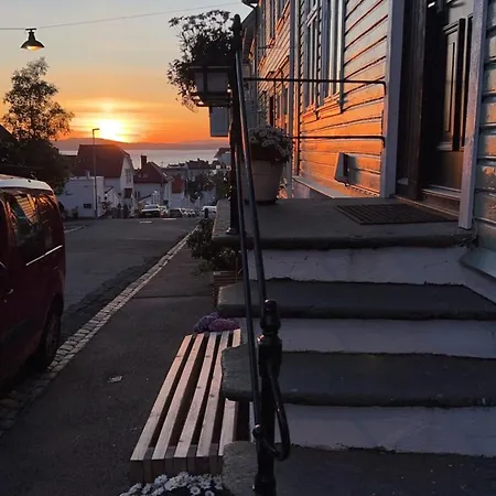 Cozy Loft In The Heart Of Lägenhet